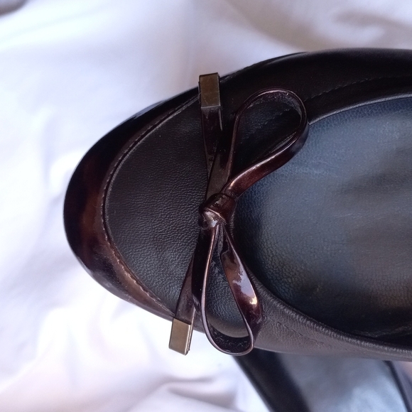 Stuart Weitzman Round Toe and Round Block Heels Size 6M - Picture 15 of 16